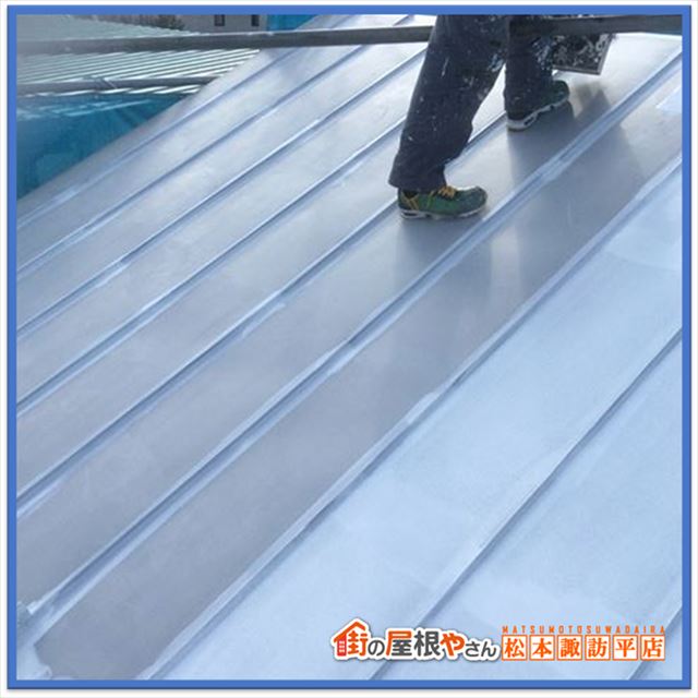 松本市屋根遮熱塗装　施工中